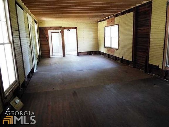 3rd image of 106 Luke St