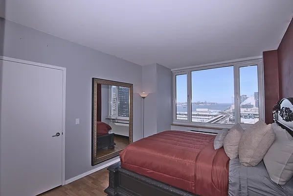 Rented by Avenues Real Estate | media 7