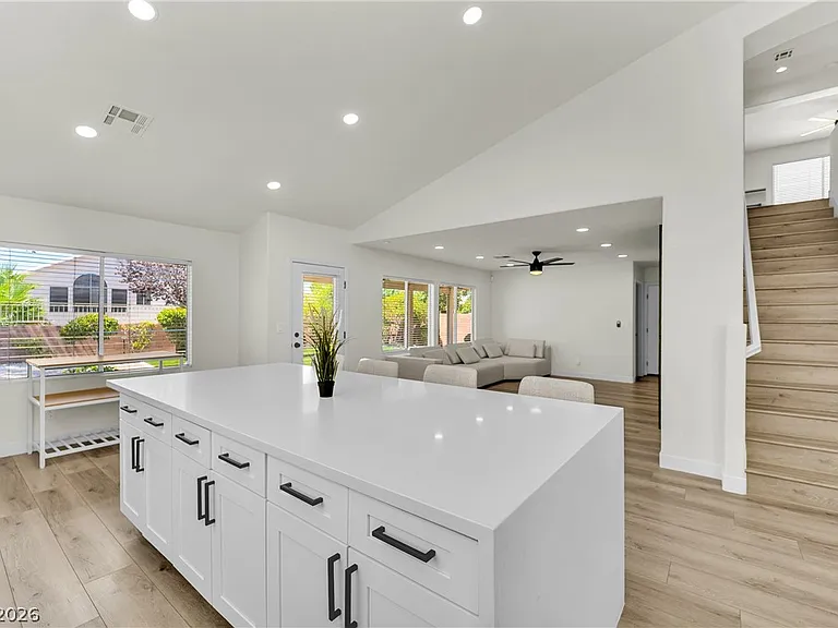 2560 Sundew Ave — Photo 37