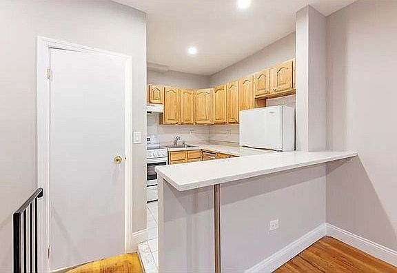 3rd image of 464 W 23rd St #1DPL