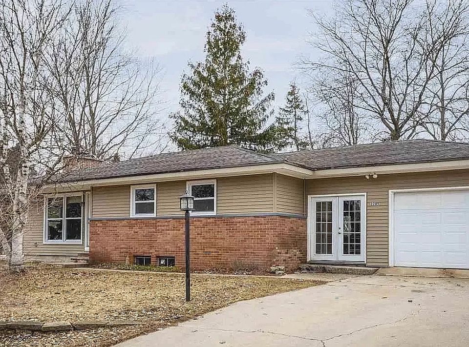 1st image of 2285 E Carriage Hill Dr #2