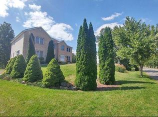 26 Swan Ln, Lake Hopatcong, NJ 07849