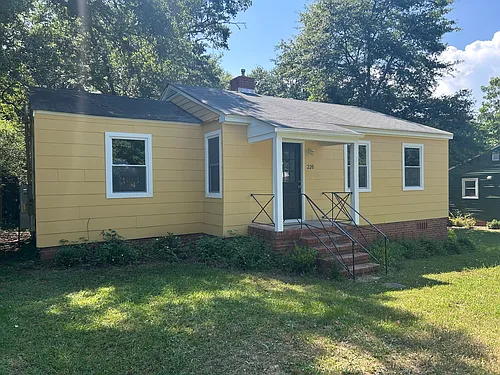 220 Clover St Photo 1