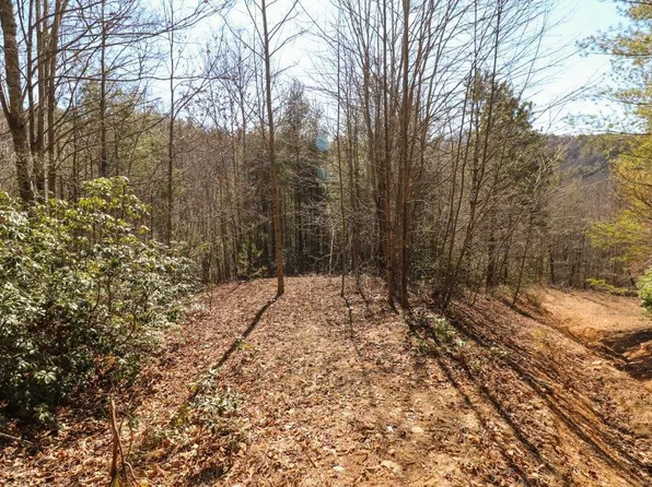 25 Hunters Vw, Galax, VA 24333