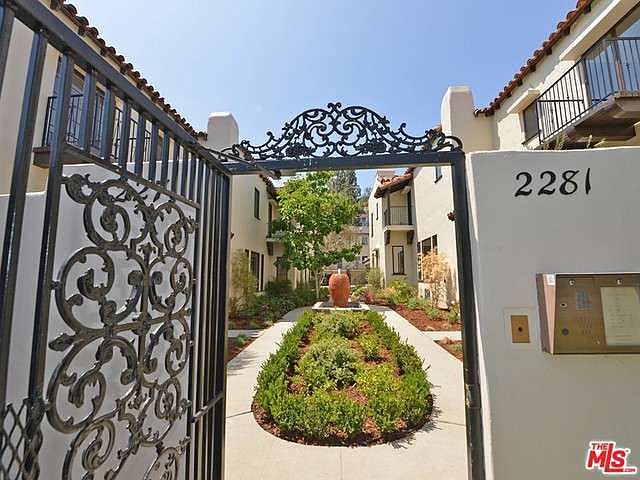 2nd image of 2273 N Beachwood Dr
