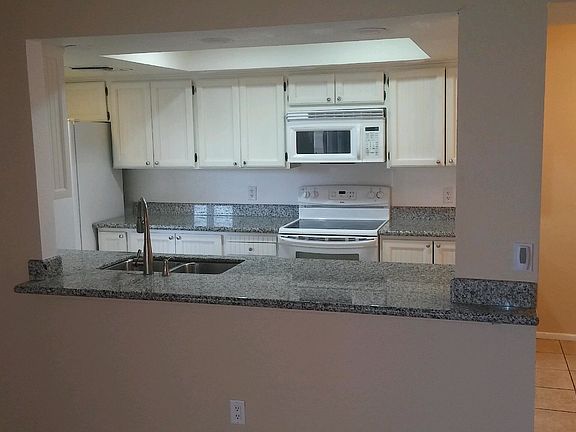 4th image of 3713 S Dennis Dr