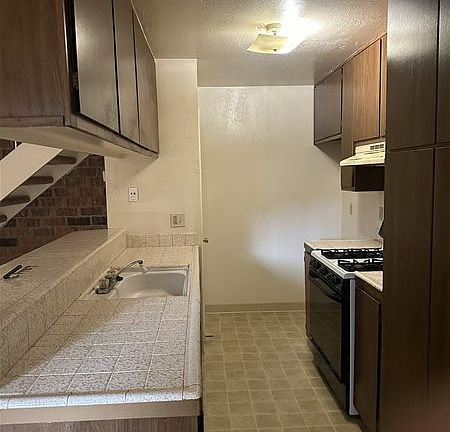 2nd image of 2713 Bidwell St APT 3