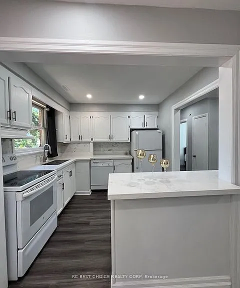 173 Poyntz Ave — Photo 13