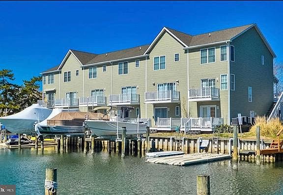 3rd image of 617 Salt Spray Rd Unit B