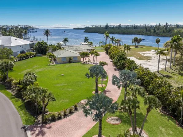 90 Buccaneer Bnd, Placida, FL 33946