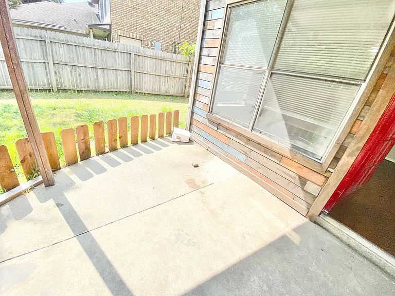 2202 Prairie Creek Trl — Photo 33