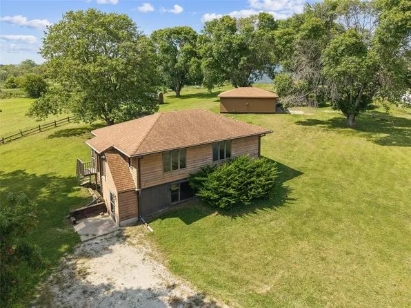 7132 Geneva St, Indianola, IA 50125