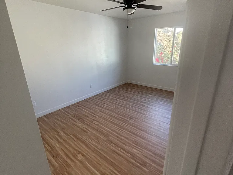 523 S Caswell Ave — Photo 6