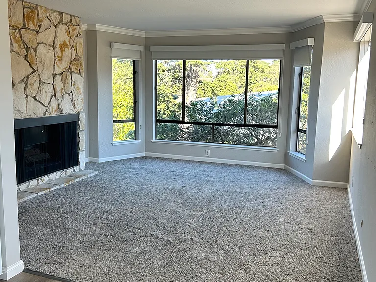 825 Lincoln Way — Photo 3