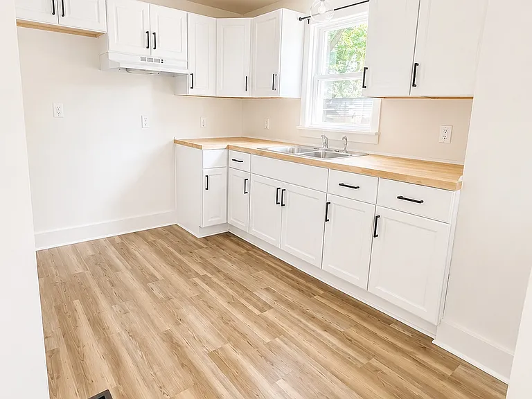 180 Marion St — Photo 3