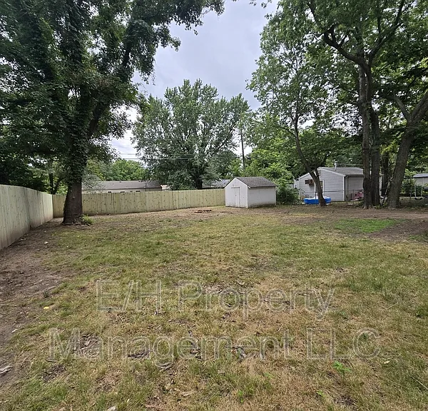 1121 E Luther St — Photo 25