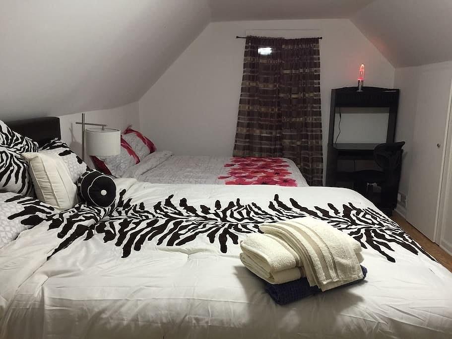 Huge Bedroom2445