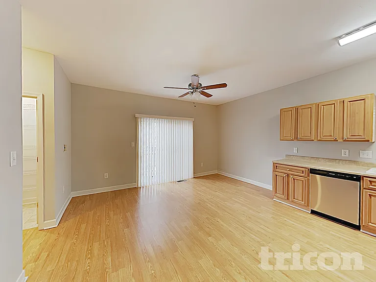 805 Stratford Rd — Photo 6