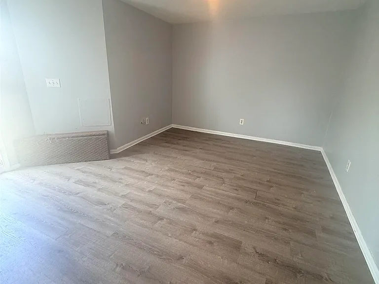 592 Bramhall Ave #1 — Photo 6