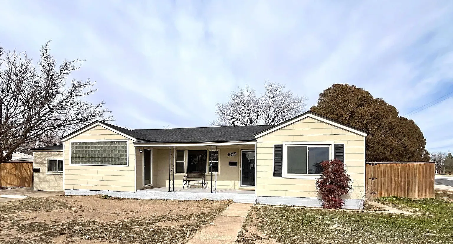 3 bed, 1.0 bath, 1274 sqft, $1,250 — Photo 1