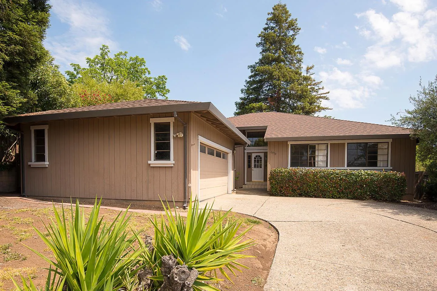 16710 Cerro Vista Dr photo 1