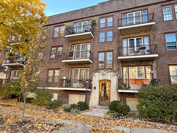 307 N Prairie St APT 9, Champaign, IL 61820