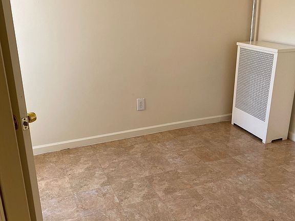5th image of 256 Woodworth Ave APT 3A