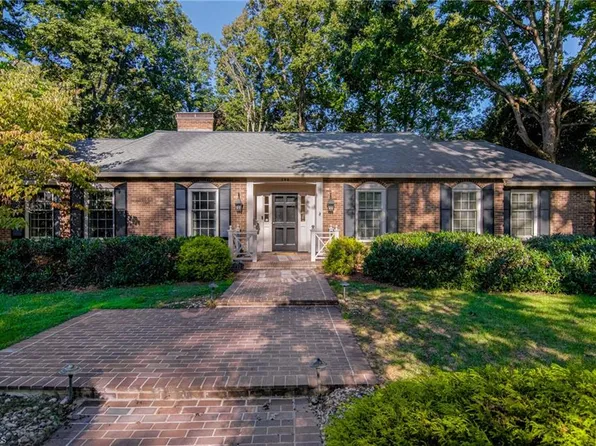 296 Flintshire Rd, Winston Salem, NC 27104