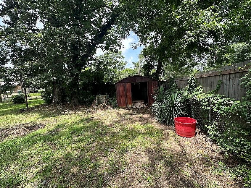 2nd image of 1716 S Robison Rd