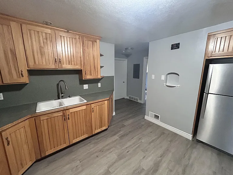 632 N Main St — Photo 8