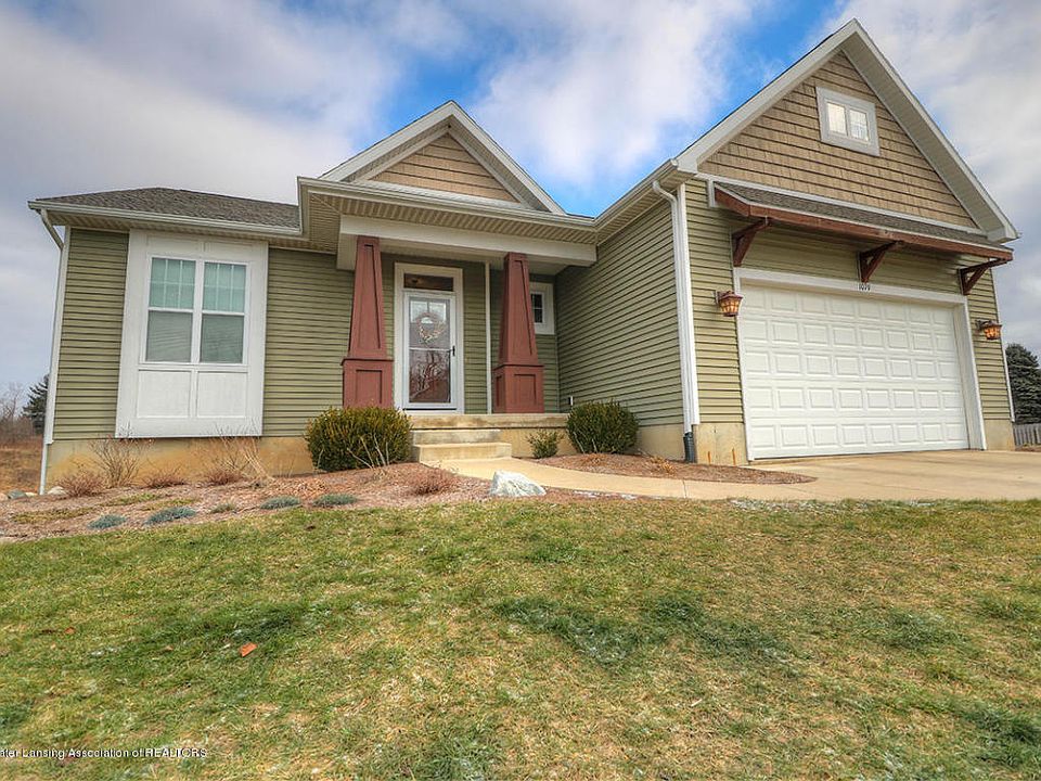 1st image of 1079 Oakwood Dr