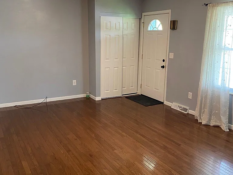738 Holly Rd — Photo 3