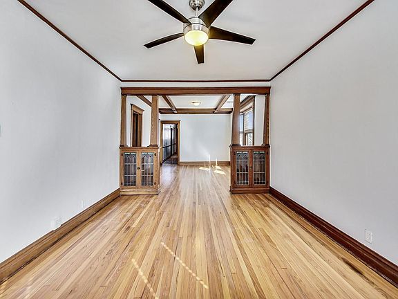 4th image of 4421 N Harding Ave #2