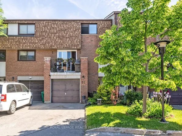 1051 Cedarglen Gate #51, Mississauga, ON L5C 3A7