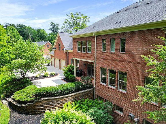 4th image of 2078 Woodlands Pl