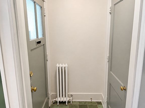 3rd image of 411-413 College Ave SE #411