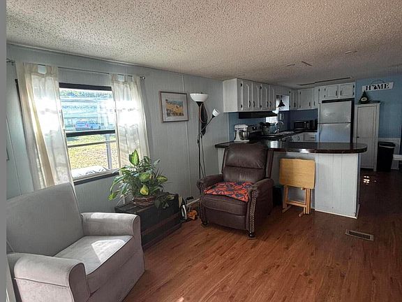 4th image of 6843 Maple Ln