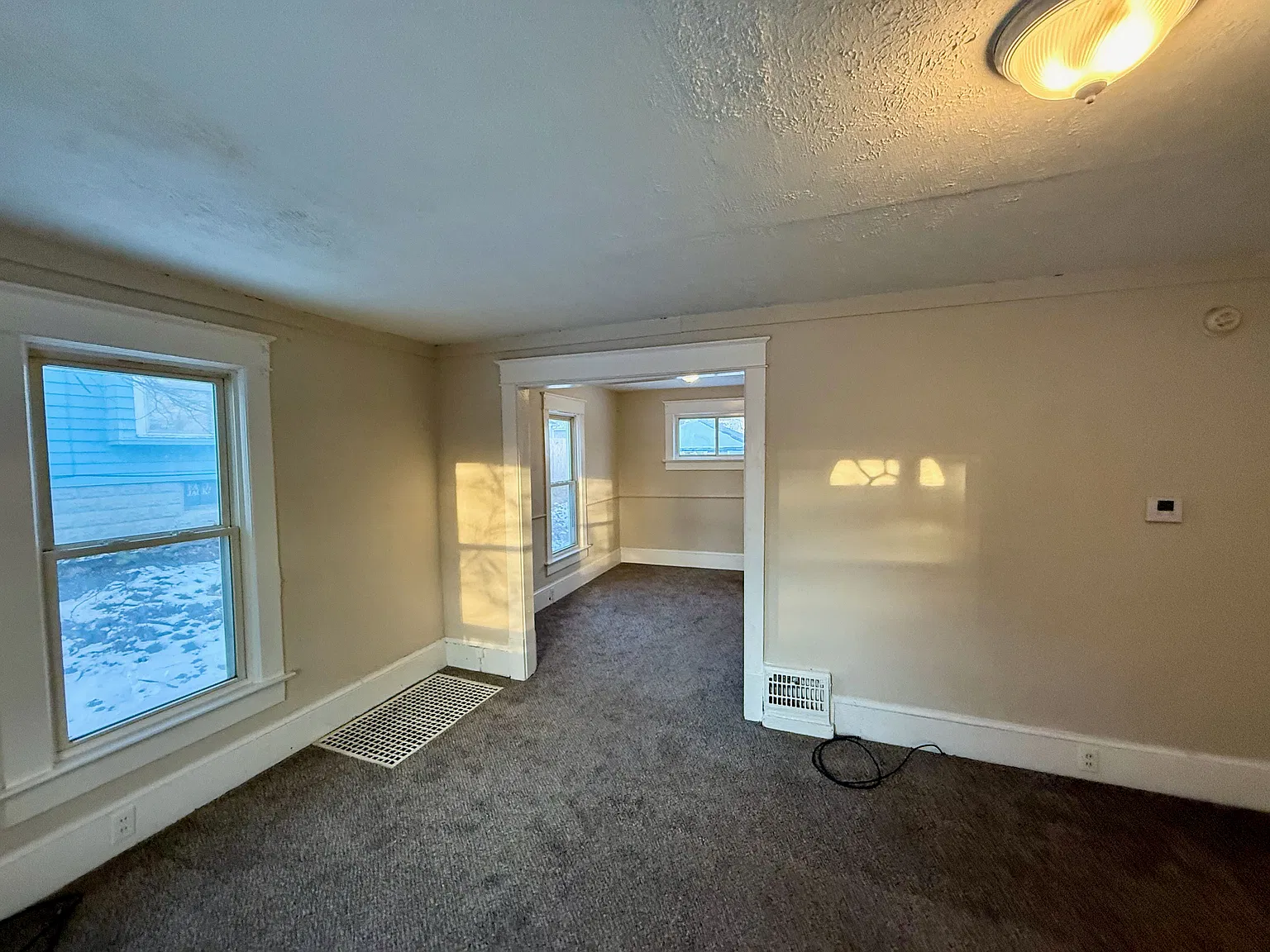 3 bed, 960 sqft, $1,350 — Photo 2