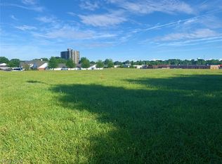 Austin Dr, Barberton, OH 44203