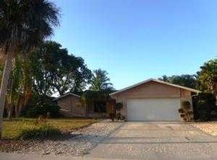 930 Nottingham Dr, Naples, FL 34109