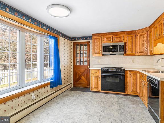 5th image of 2091 Meetinghouse Rd