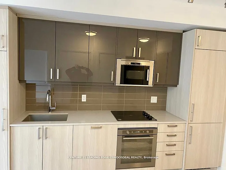 77 Mutual St #706 — Photo 4