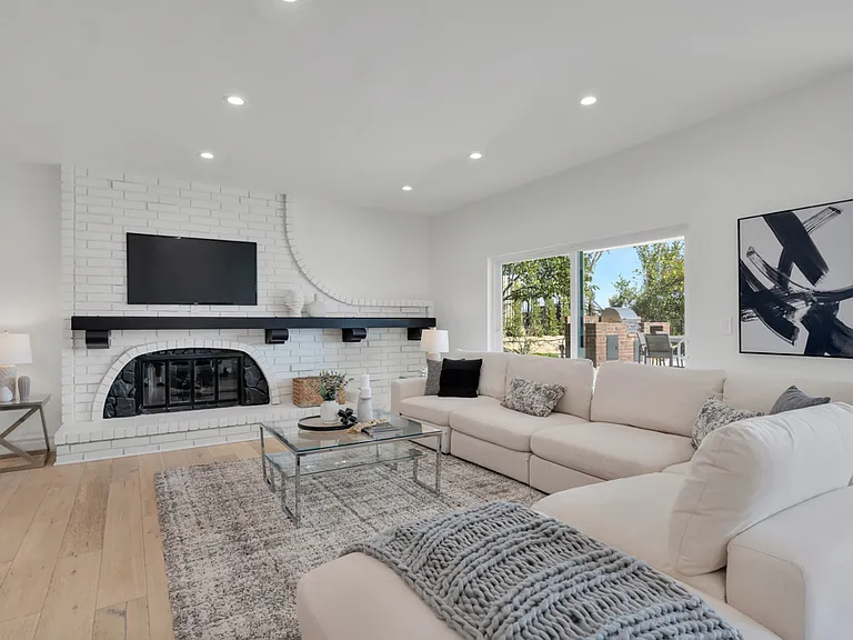 5952 Woodland View Dr — Photo 6