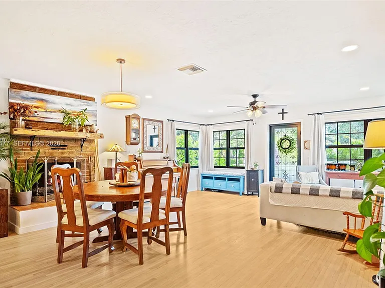 550 Westward Dr — Photo 10