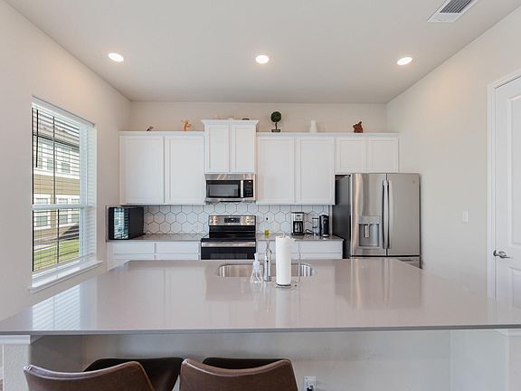 5th image of 1015 Vista View Dr #1601