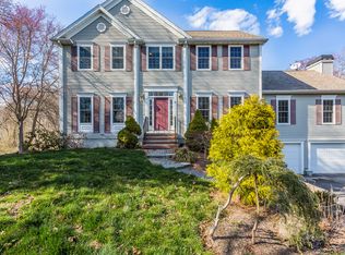 8 Valley Rd, Middleboro, MA 02346
