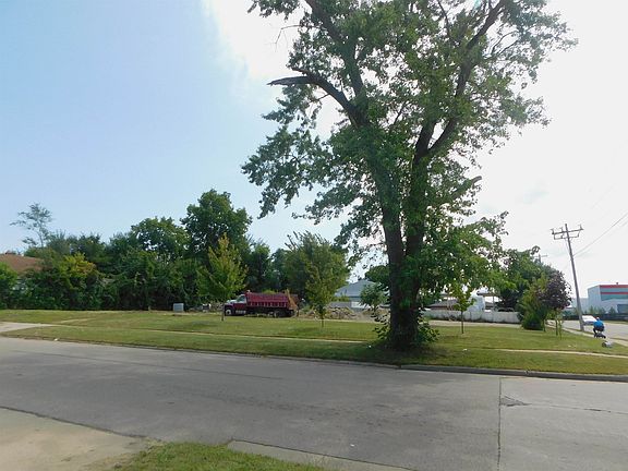 2nd image of 1681 Park Ave