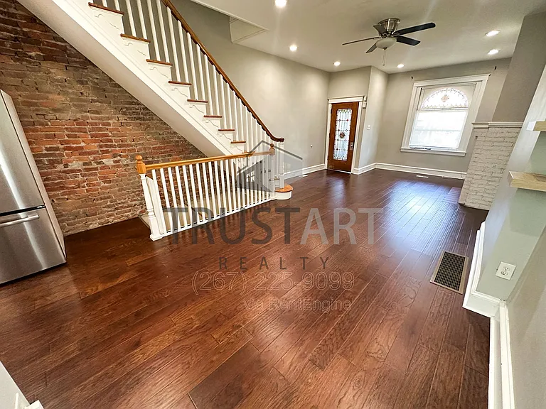 2406 E Allegheny Ave — Photo 4