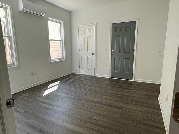 5th image of 625 Ferry St Suite 1