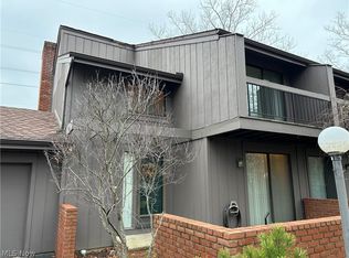 1088 Canyon View Rd, Northfield, OH 44067